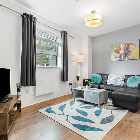 Spacious 1 Bedroom Apartment In Central Woking Luaran gambar