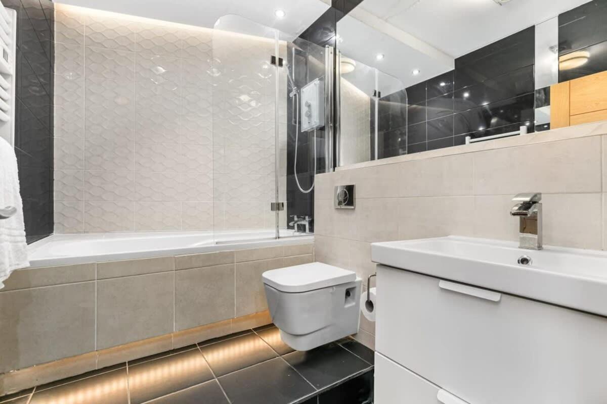 Spacious 1 Bedroom Apartment In Central Woking Luaran gambar