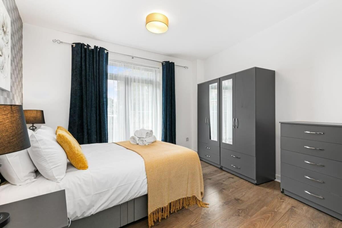Spacious 1 Bedroom Apartment In Central Woking Luaran gambar