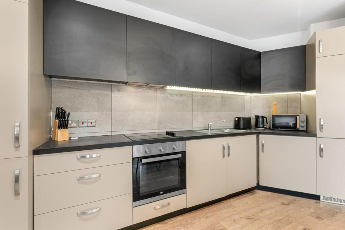 Spacious 1 Bedroom Apartment In Central Woking Luaran gambar