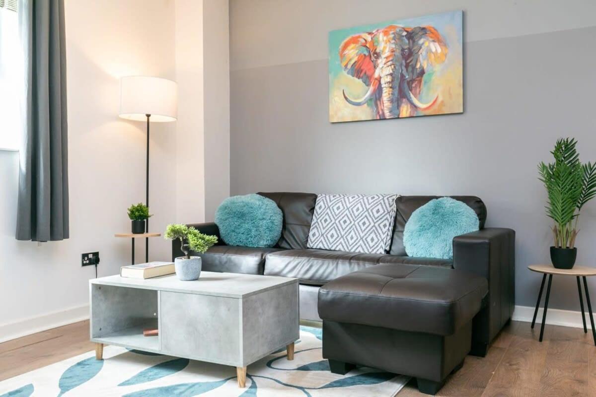 Spacious 1 Bedroom Apartment In Central Woking Luaran gambar