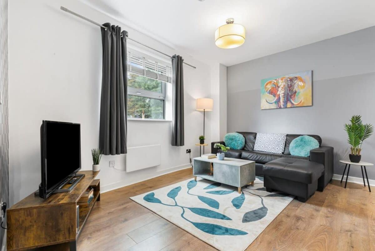 Spacious 1 Bedroom Apartment In Central Woking Luaran gambar