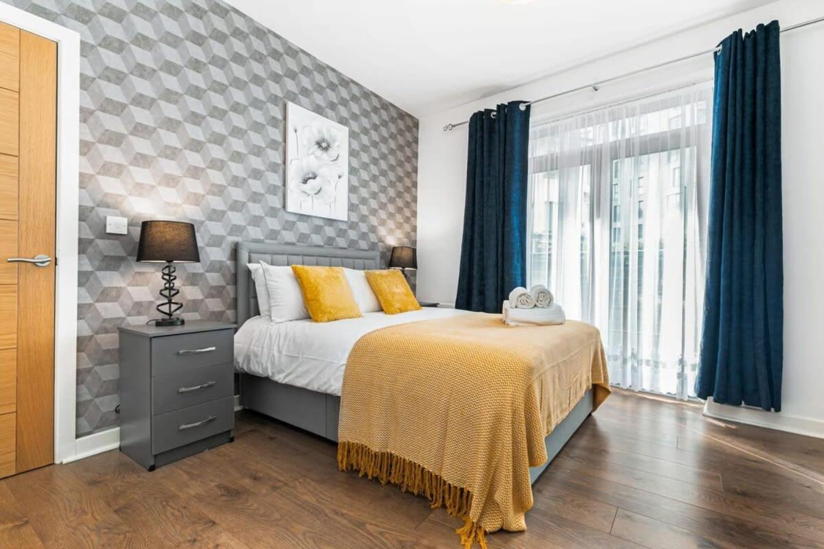 Spacious 1 Bedroom Apartment In Central Woking Luaran gambar