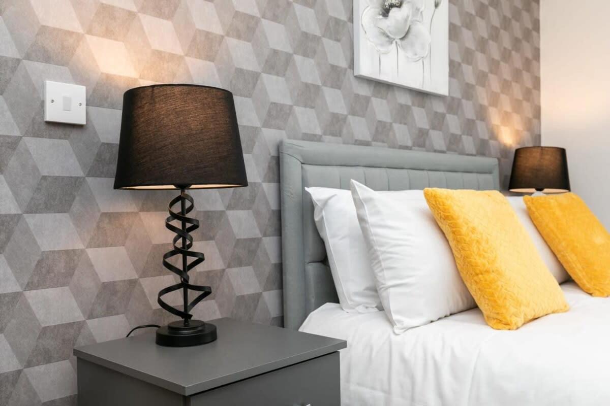 Spacious 1 Bedroom Apartment In Central Woking Luaran gambar